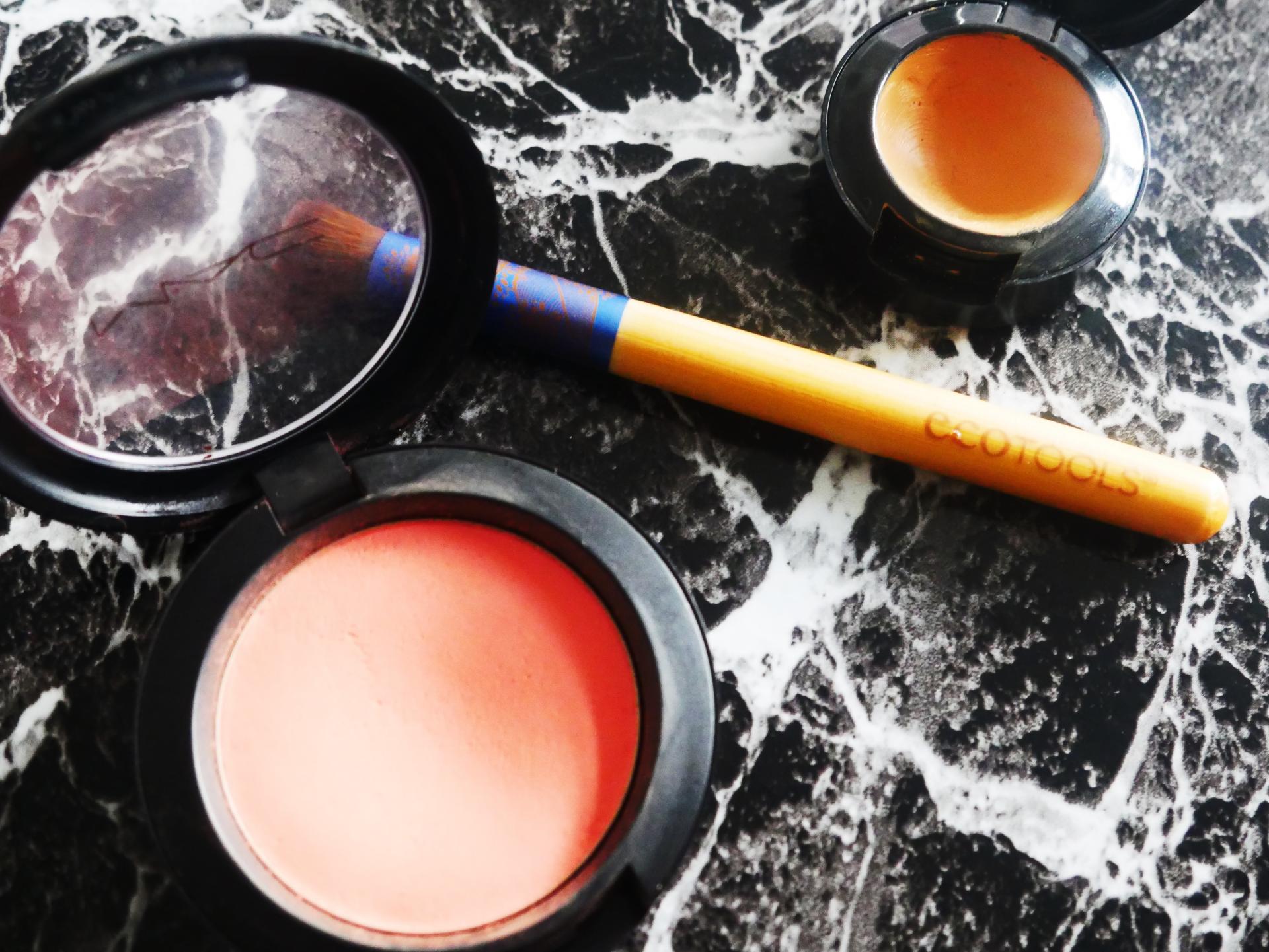 What I bought in my last discount M.A.C haul with products reviews. I had up to 30% off everything:
M.A.C Pro Conceal and Correct Palette (Dark) NC45, NW45, NC50, NW55, Ochre and Pure Orange RRP 35
M.A.C Studio Fix pressed powder NC45 RRP 22
M.A.C Studio Finish Concealer NC42 RRP 16
M.A.C Mineralize Eyeshadow Blue Flame RRP 18
M.A.C Sheertone blush – Peaches RRP 18.50
M.A.C Sheertone Summer blush – Sunbasque RRP 18.50
M.A.C Strobe Cream RRP 24.50
M.A.C Bronzing Powder – Refined Golden RRP 22
Find out more: www.kittyandb.com Discount M.A.C Haul - Kitty and B