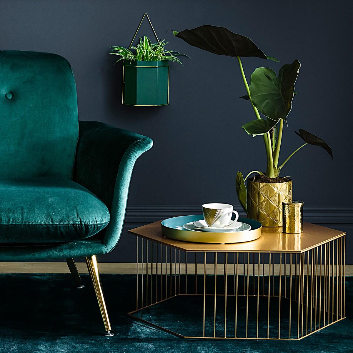 Green, gold and navy home decor inspiration| Today we're talking inspiration for adding green to your living room. Green is a really versatile colour to decorate your home with. But, which colours and tones work well? What kind of accessories work with green? This post gives you ideas for pulling together an elegant green colour palette and pieces for your home. Read more: kittyandb.com #greenlivingroom #greenaccessories #greencolorpalette #goldaccessories #interiordecoratinginspiration #greenaesthetic #greenandgold #navyandgreen