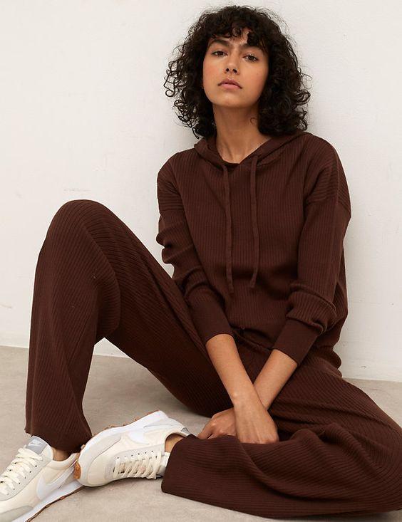 Brown Rib Knit Loungewear for the Casually Stylish| Brown fashion is back in town. In a big way. Cholately, retro, animal, corduroy. Yup, it's brown's time to shine. If you want some inspiration for how to wear brown and what colours go with brown, then it's all here. We have lots of wearable looks that you can recreate really easily with the clothes you already have or with a few wardrobe updates. | www.kittyandb.com #Brown #Brownaesthetic #outfitideas #Loungewear #Knit