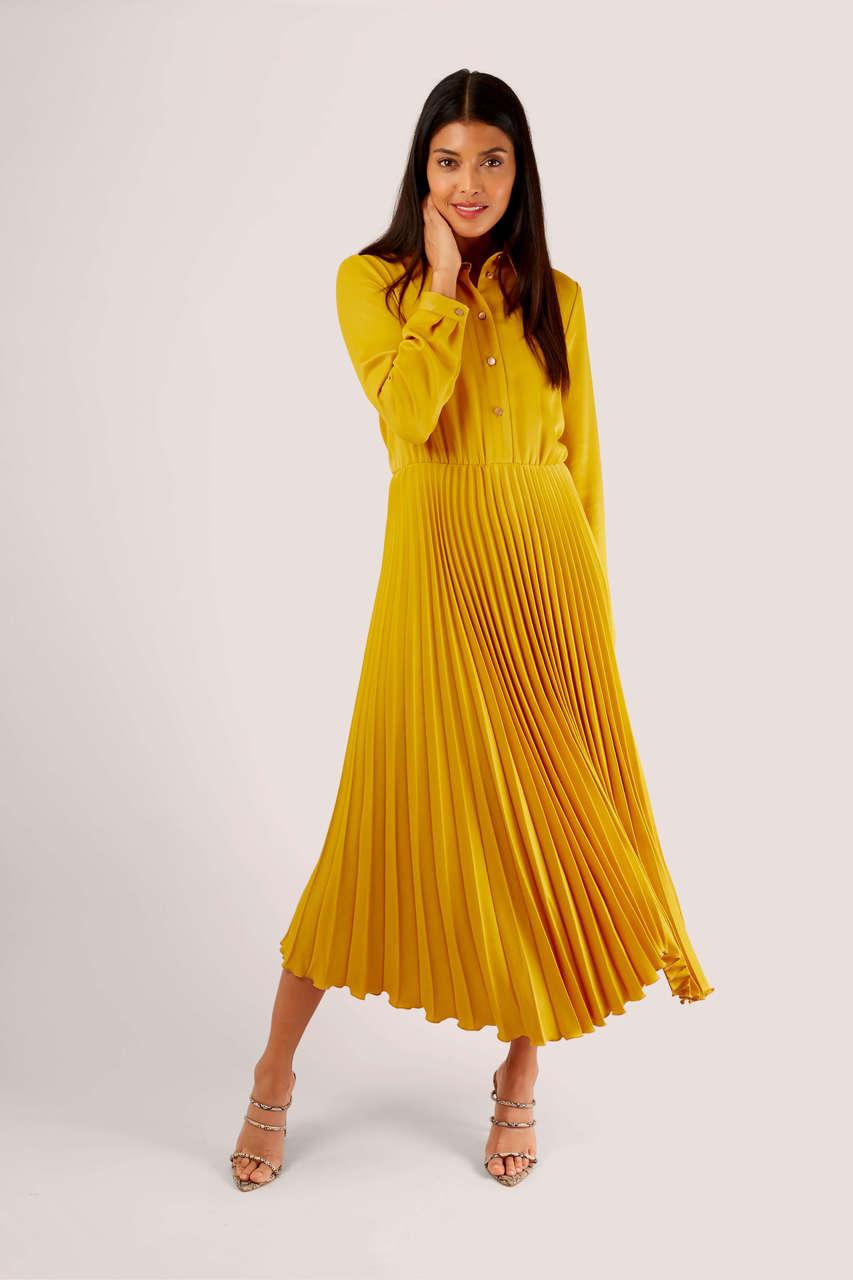 Yellow Pleated Midi Dress | Bold colour, primary brights have been all over the catwalks this year and into next and I'm loving seeing some colour! Colour really doesn't have to be scary, I promise! Here's some inspiration for the fashion colour trends, how to put together outfits and some great ideas for how to do colour blocking. Kitty and B #howtowearcolour #autumn #outfitideas