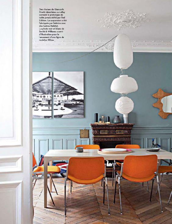 Blue, White and Orange Dining Room Decor Inspiration| Blue is a really versatile colour to decorate your home with. But, which colours and tones work well? What kind of accessories work with blue? This post gives you ideas for pulling together an elegant blue colour palette and pieces for your home. Read more: kittyandb.com #blueroom #diningroom #Orange #colourfulhomedecor #bluecolorpalette #blueaesthetic 