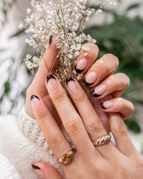 Brown Neutral French Manicure | We love a classic French manicure, it's elegant and timeless. But, we also love classic with a twist. Here are all the alternative French manicure styles you need | www.kittyandb.com #Brown #BrownNails #NailArt #French #Tip #FrenchManicure #Nails #NeutralNails